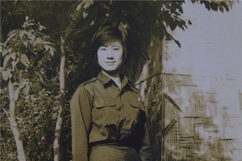 女軍官袁麗瓊