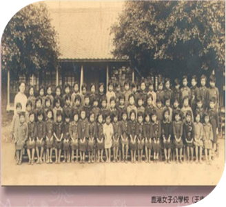 鹿港女子公學校女學童畢業照-取自《洛津國小80年校刊》